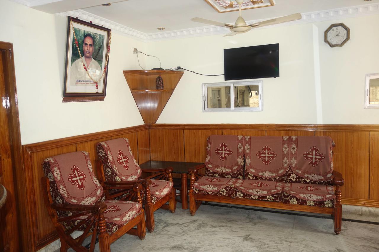 Отель Sree Vaibhav Residency Тирупати Экстерьер фото