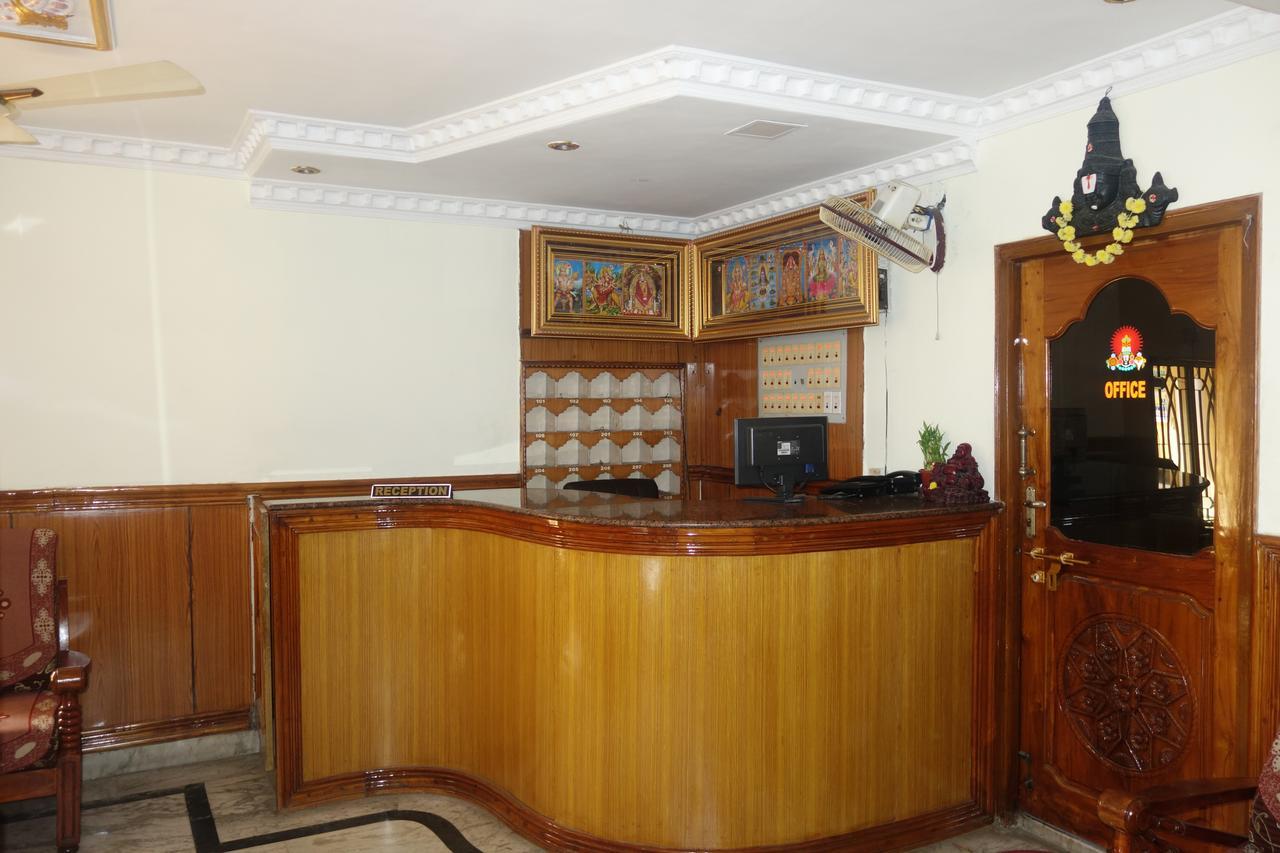 Отель Sree Vaibhav Residency Тирупати Экстерьер фото