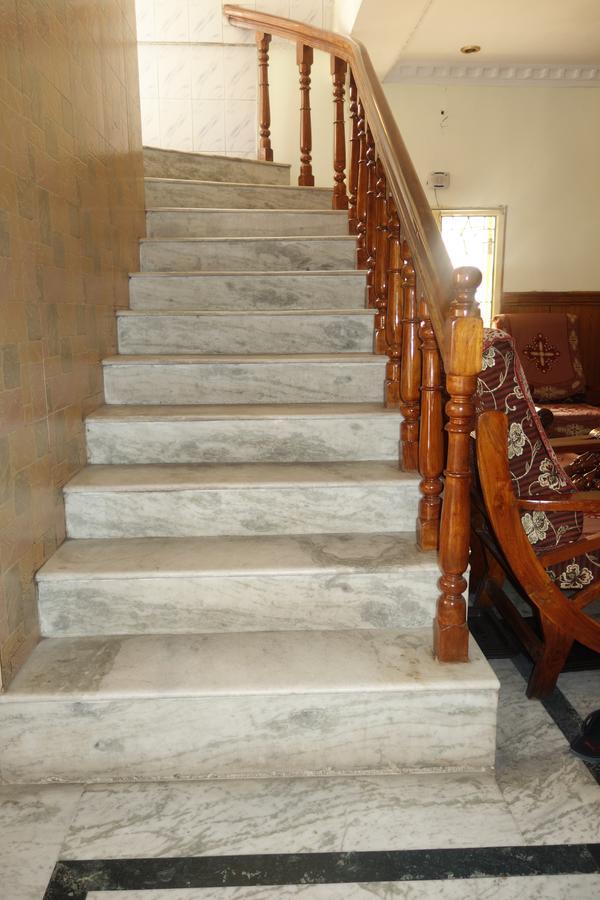 Отель Sree Vaibhav Residency Тирупати Экстерьер фото