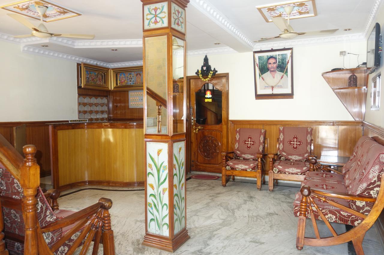 Отель Sree Vaibhav Residency Тирупати Экстерьер фото