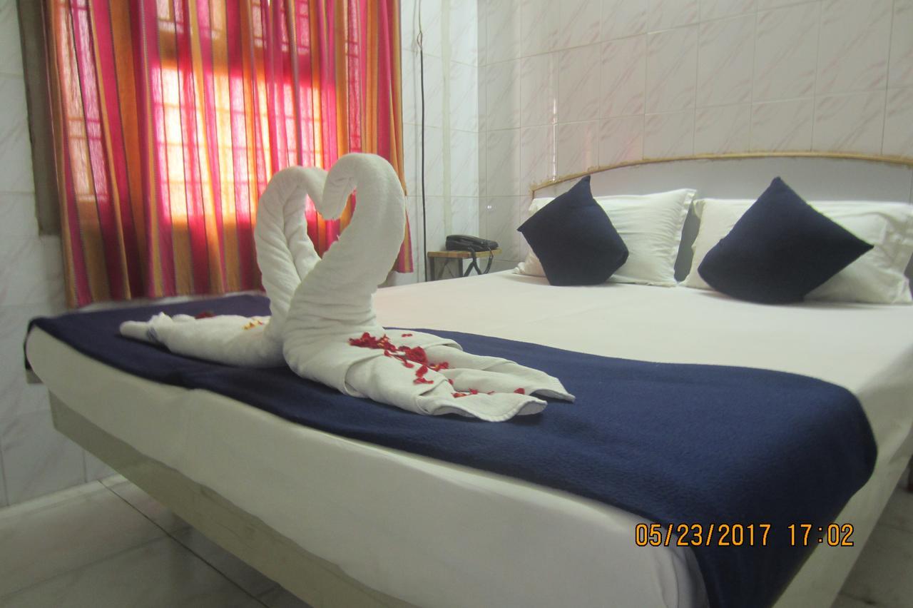 Отель Sree Vaibhav Residency Тирупати Экстерьер фото