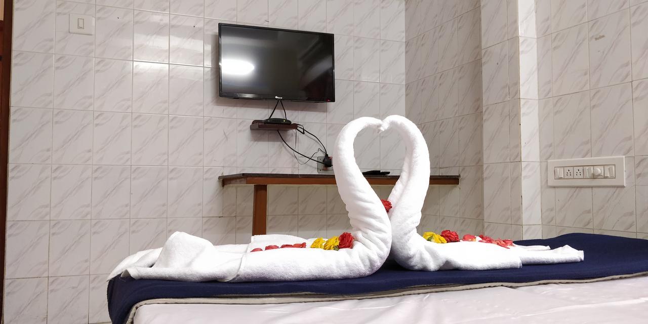 Отель Sree Vaibhav Residency Тирупати Экстерьер фото